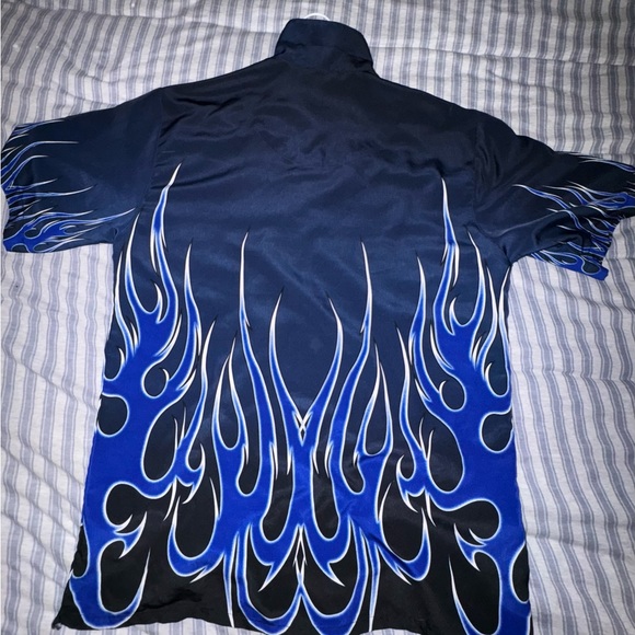 No boundaries button up - Picture 2 of 2